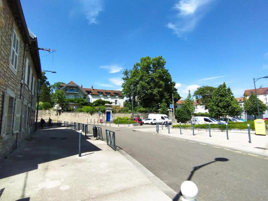 Les Glycines, Un Air De Campagne A La Ville Besanzón Exterior foto